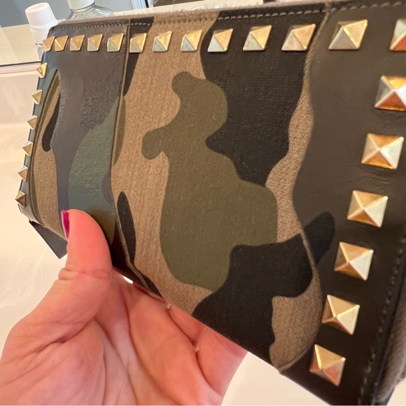 VALENTINO GARAVANI RockStud Camouflage Green Wallet - Picture 15 of 16